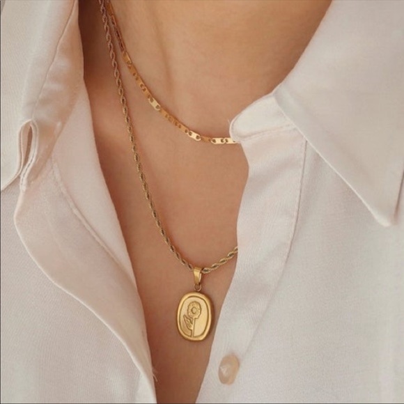 18K Yellow Gold Sunflower Frosted Coin Pendant Twisted Rope Necklace - Picture 3 of 16